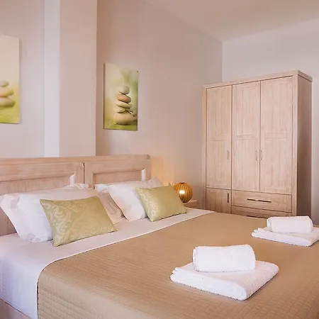 Mirto's Fira (Santorini)