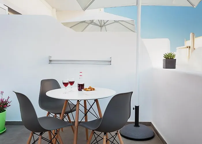 Mirto's Daire Fira (Santorini)